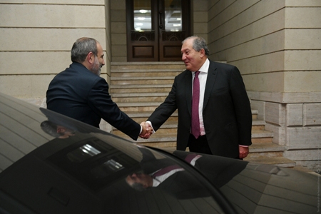 Премьер-министр Армении и президент подытожили итоги года