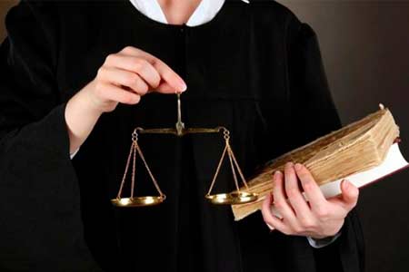 Парламент Армении согласился отправить на досрочную пенсию судей Конституционного суда