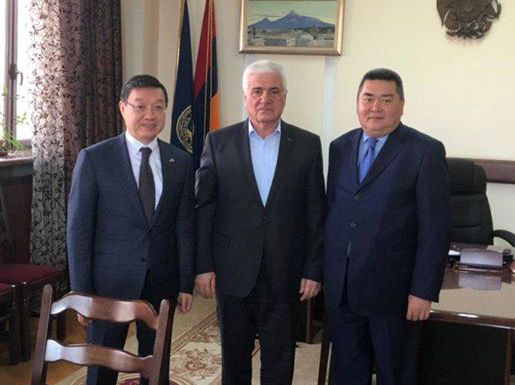 Посол Казахстана и ректор ЕГУ обсудили идею о присвоении имени Абая Центру казахского языка, культуры и истории в Ереване