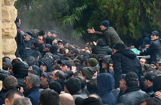 Парламент Абхазии проголосовал за отставку президента
