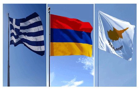 Главы МИД Армении, Греции и Кипра выразили готовность к продолжению активных контактов в рамках трехстороннего формата