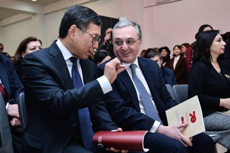 Глава МИД Армении принял участие в мероприятии в поддержку Китая