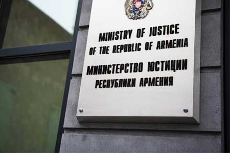 Минюст Армении пояснило причины отказа регистрировать партию экс-министра обороны