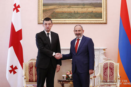 Премьер-министр Армении поздравил Георгия Гахария по случаю переназначения на должность премьер-министра Грузии