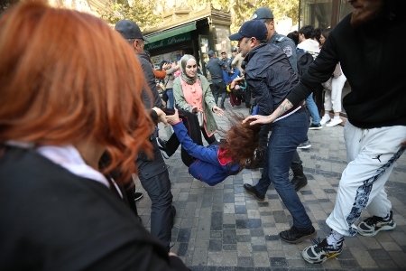Азербайджанские феминистки провели протестную акцию