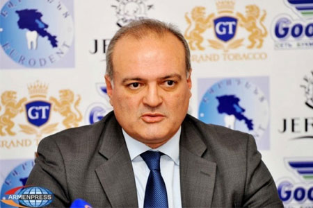 Политтехнолог: Тер-Петросян пытается удержать Армению от несогласованных с Москвой внешнеполитических игр