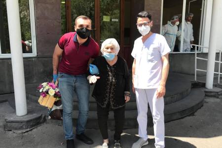 В Армении 91-летняя бабушка вылечилась от коронавируса