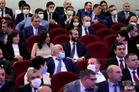 За отсутствие масок депутаты армянского парламента решением спикера будут выдворяться из зала заседаний НС