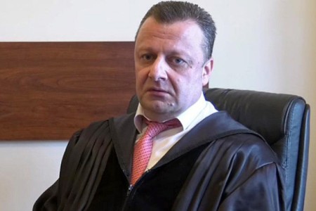 Прекращены полномочия судьи Александра Азаряна в 2018 году освободившего Роберта Кочаряна из-под ареста