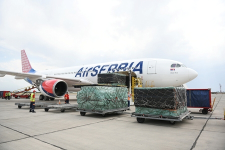 В Ереван прибыл второй самолет с сербской гуманитарной помощью для борьбы с COVID-19