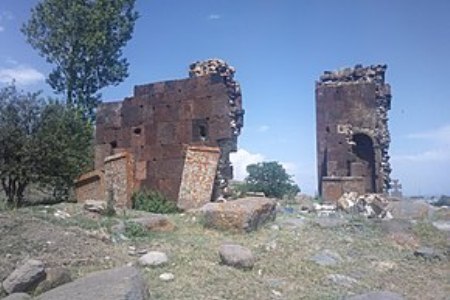 Кладоискатели разграбили три древние гробницы