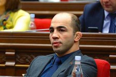 Депутат от фракции "Мой шаг" Арсен Джулфалакян намерен сложить мандат