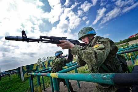 Российские миротворцы в Нагорном Карабахе провели занятия по боевой подготовки