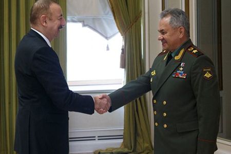Шойгу провел переговоры с Алиевым