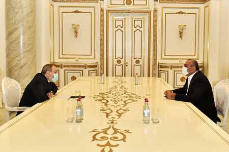 Премьер-министр Армении проводит встречи с бизнесменами
