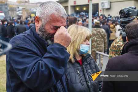 Relatives of missing and captured servicemen demand meeting with Alen  Simonyan