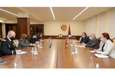 Глава Минобороны Армении и посол США обсудили перспективы расширения сотрудничества