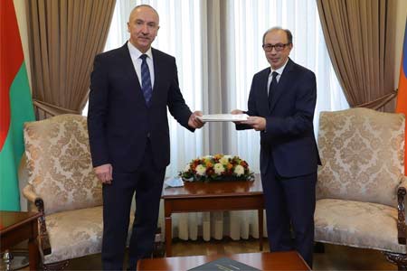 Глава МИД РА принял новоназначенного Посла Беларуси в Армении