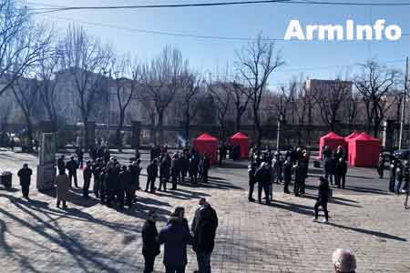 Armenian opposition blocks all entrances to the parliament building