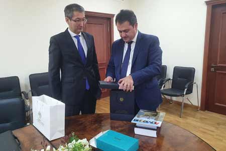 Посол Казахстана и министр ВТП Армении обсудили сотрудничество в сферах высоких технологий, науки и образования