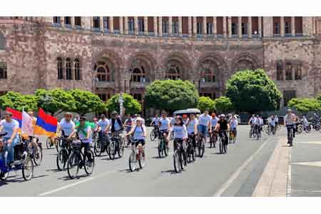  Посольство Туркменистана в Республике Армения организовалo велопарад кo Всемирному дню велосипеда