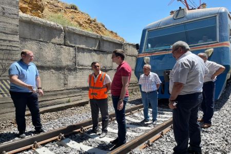 На Южно-Кавказской железной дороге продолжается капитальный ремонт пути