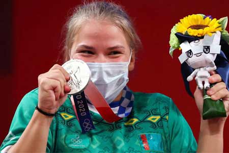 Тяжелоатлетка Полина Гурьева завоевала первую для Туркменистана медаль на Олимпийских играх