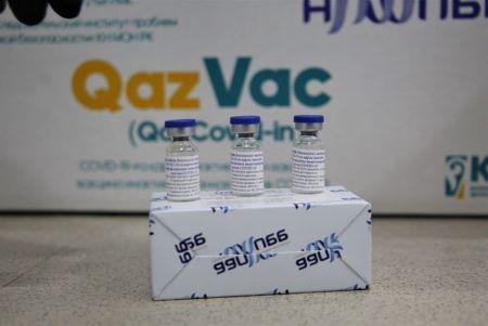 Казахстан отправил Кыргызстану партию вакцины QazVac