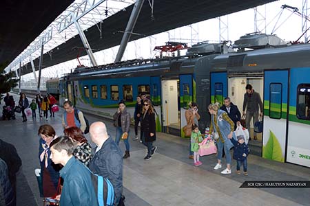 В свой профессиональный праздник железнодорожники Армении бесплатно перевезли более 2,8 тысяч пассажиров