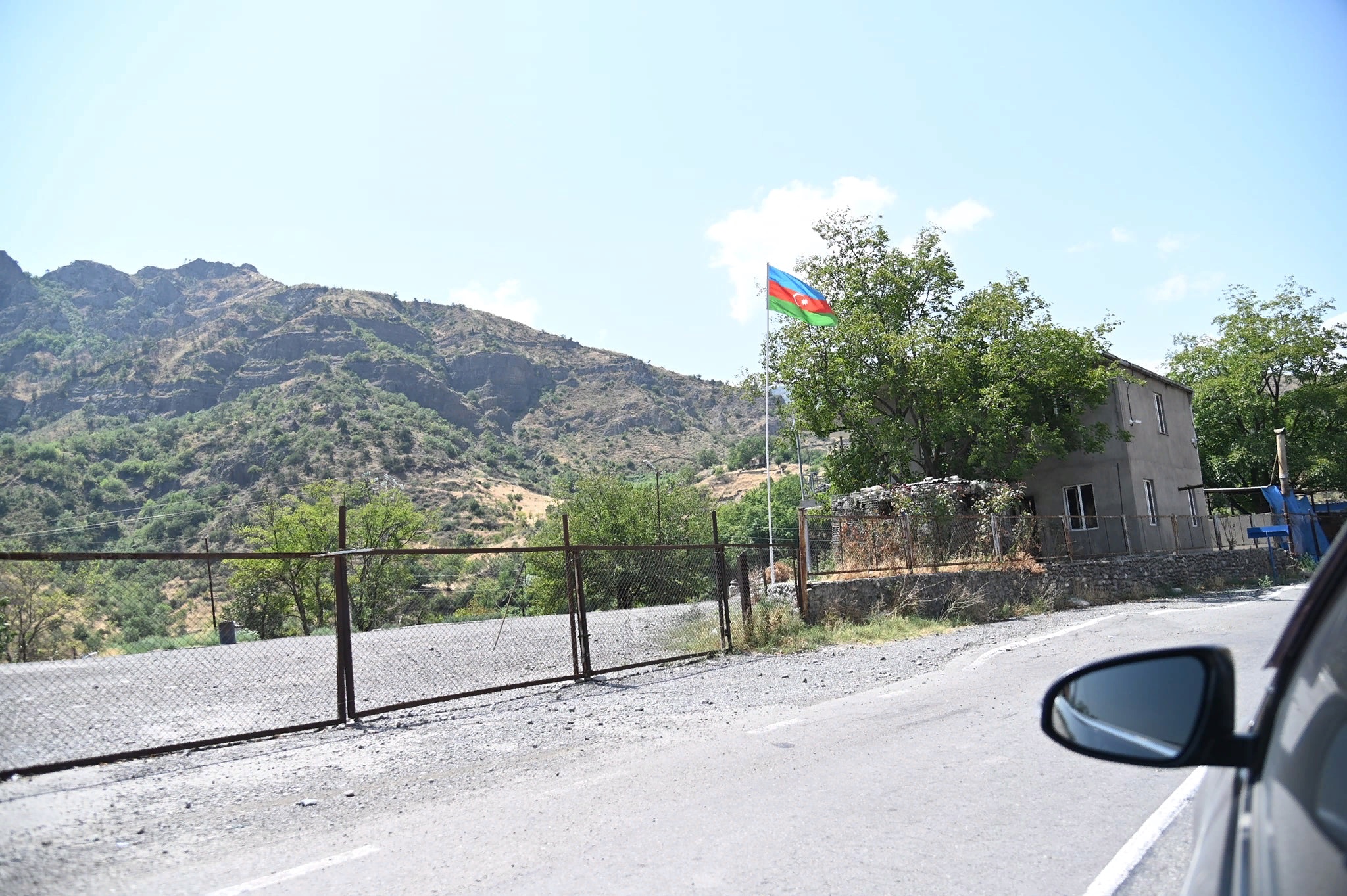 Омбудсмен Армении: Азербайджанские военные перекрыли также и дорогу, ведущую из Гориса до Воротана Сюникской области