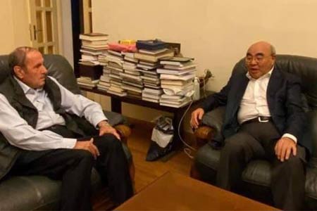 Левон Тер-Петросян встретился с бывшим президентом Киргизии Аскаром Акаевым