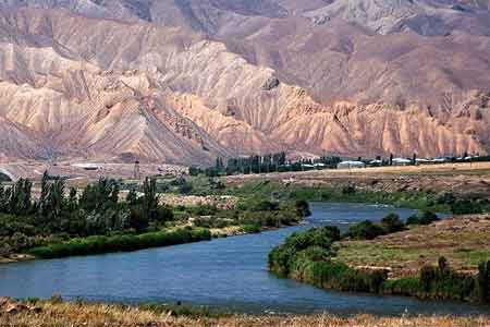 Հայաստանում ավազի ապօրինի արդյունահանումը հանգեցրել է Արաքս գետի հունի փոփոխության