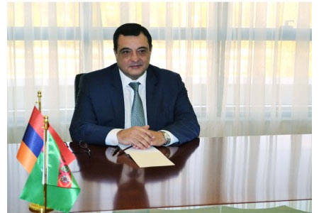 Посол Pеспублики Aрмения в Tуркменистане вручил копии своих верительных грамот