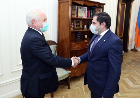 Сурен Папикян встретился с начальником Управления президента РФ по межрегиональным и культурным связям с зарубежными странами
