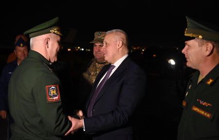Посол РФ в Армении встретил в аэропорту <Эребуни> самолет с армянскими пленными