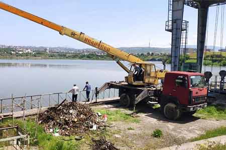 Yerevan Municipality started cleaning Yerevan Lake and improving  coastal zone