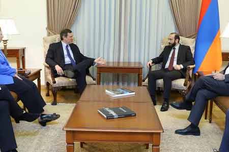 Глава МИД Армении и американский посредник обсудили мирный договор между Ереваном и Баку