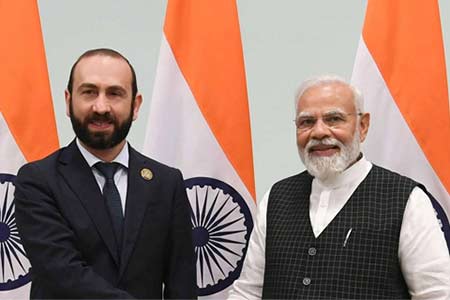 Глава МИД Армении провел встречу с премьером Индии
