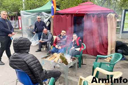  Dozens of Resistance Movement activists spend night in Yerevan`s  France Square 