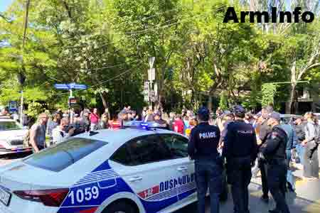 Resistance Movement holds up traffic in Yerevan
