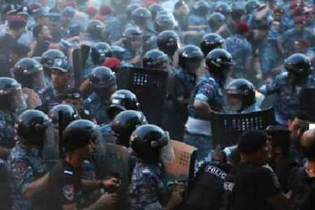 Минздрав: В результате столкновения участников протестного движения и правоохранителей  60 человек получили увечья разной тяжести