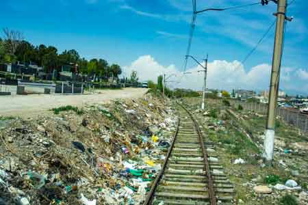 ЮКЖД и мэрия Еревана вывезли тонны мусора с железнодорожных линий