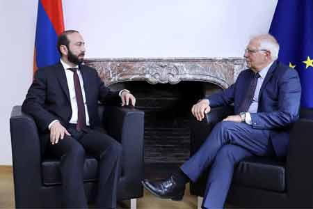 Borrell, Mirzoyan discuss ways to advance on regional peace building 