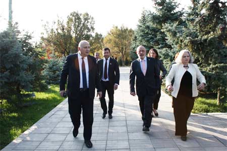 Представители МИД Израиля посетили музей Геноцида армян.