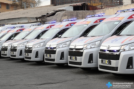 Автопарк скорой помощи Армении переоснащен 39 новыми машинами