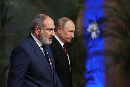 Пашинян в разговоре с Путиным коснулся гуманитарного кризиса в Нагорном Карабахе