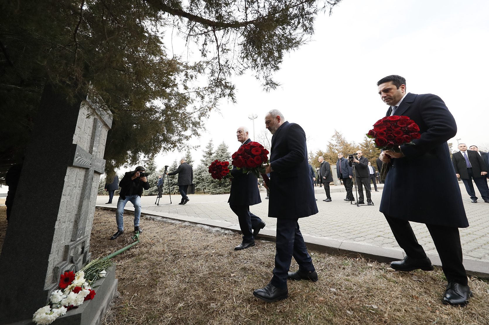 Armenian government officials commemorate victims of Sumgait pogrom