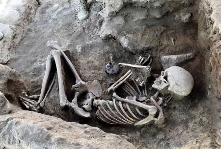 Polish-Armenian team discovers 3.2 thousand-year-old "golden tomb" in  Armenia`s Metsamor