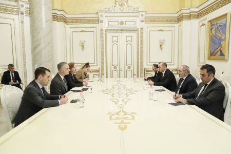 Пашинян: С одной стороны Азербайджан заявляет о готовности к диалогу с Арцахом, с другой стороны - прибегает к терроризму