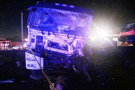 В Армении произошло  столкновение электропоезда с грузовиком